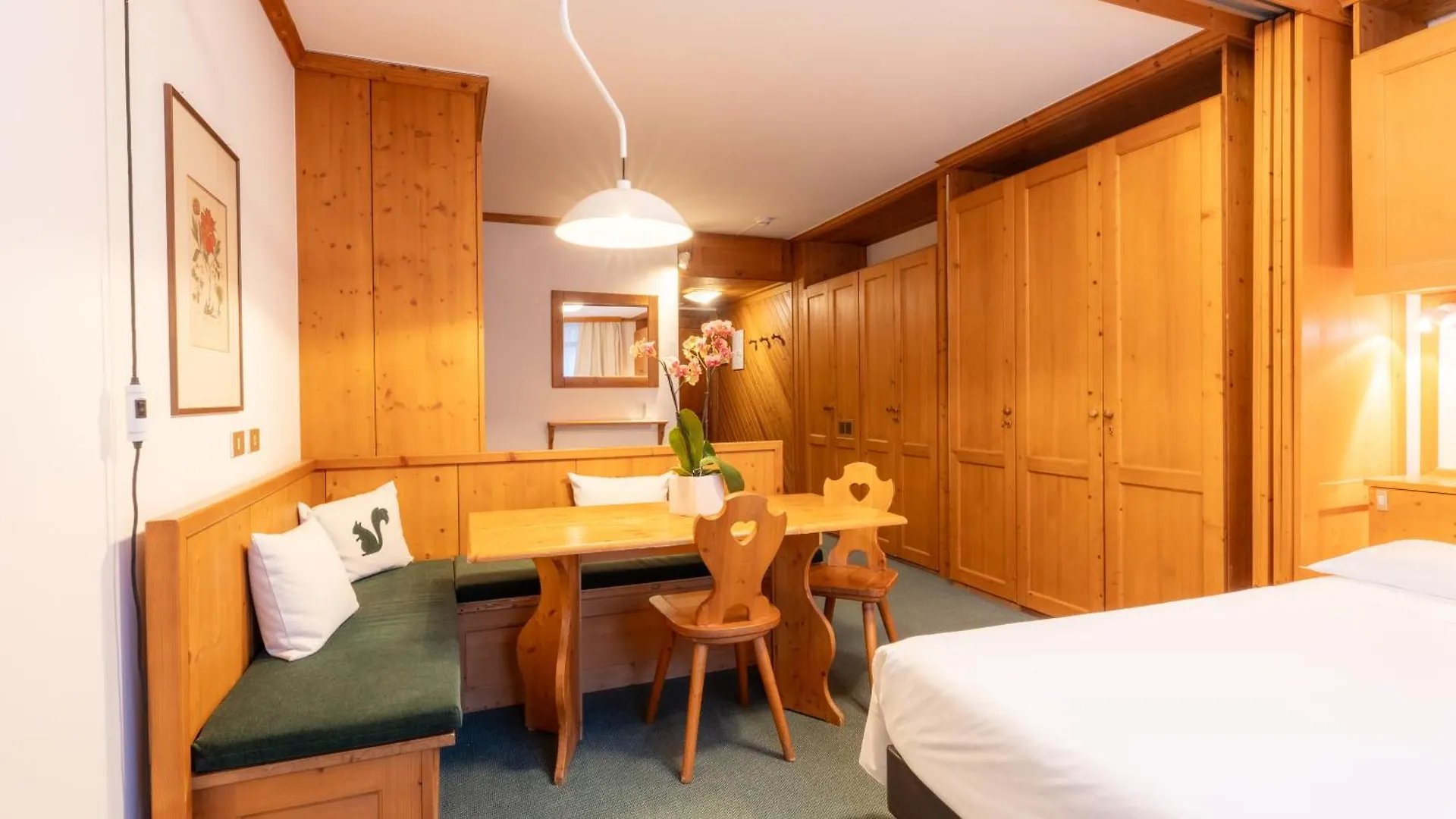 קורטינה ד'אמפזו Hotel Cristallino D'Ampezzo 4*, קורטינה ד'אמפזו איטליה
