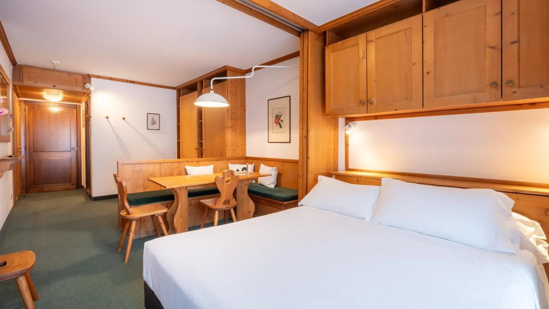 קורטינה ד'אמפזו Hotel Cristallino D'Ampezzo  קורטינה ד'אמפזו