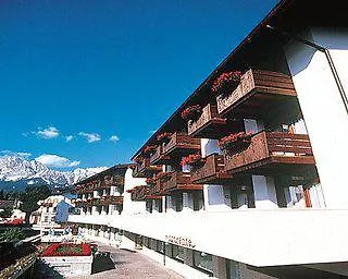 קורטינה ד'אמפזו Hotel Cristallino D'Ampezzo 4*, קורטינה ד'אמפזו איטליה